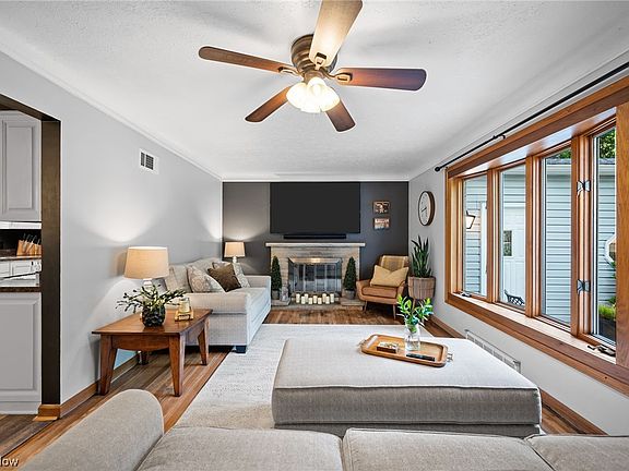 4th image of 6018 Louis Dr