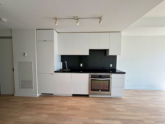 4th image of 60 Colborne St #1703