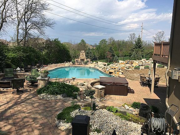 3rd image of 440 Burnside Dr