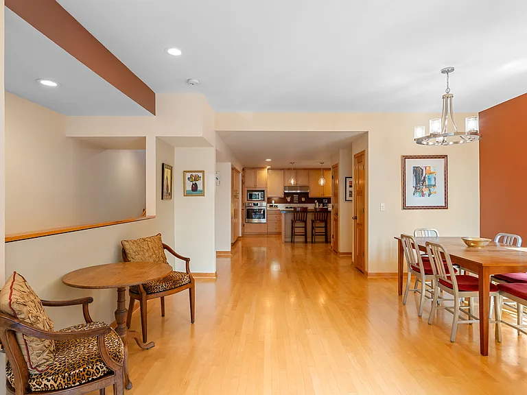 2537 NW Upshur St — Photo 8