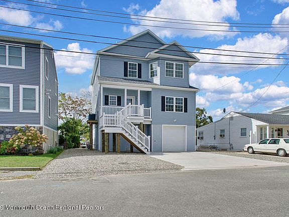 4th image of 726 Charlotte St