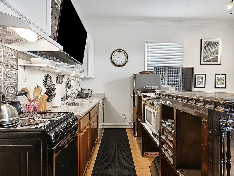 8710 Oak St — Photo 3