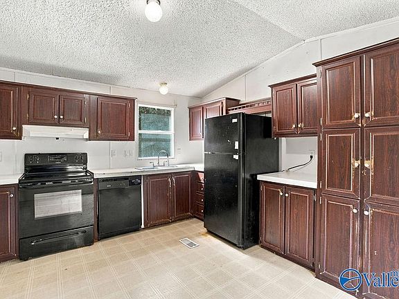 3rd image of 440 Quarry Rd