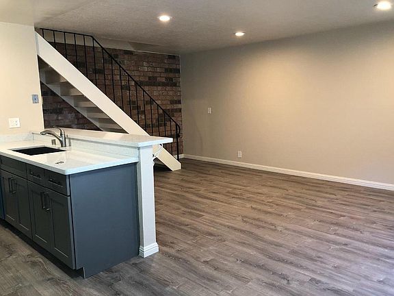 3rd image of 859 Gilchrist Dr