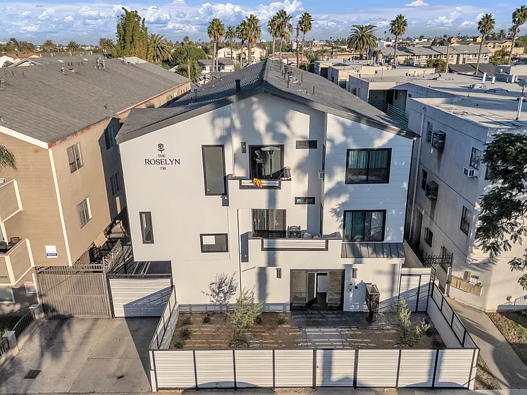 736 Rose Ave — Photo 1