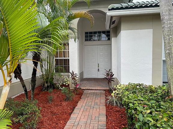 2nd image of 4376 Mariners Cove Drive