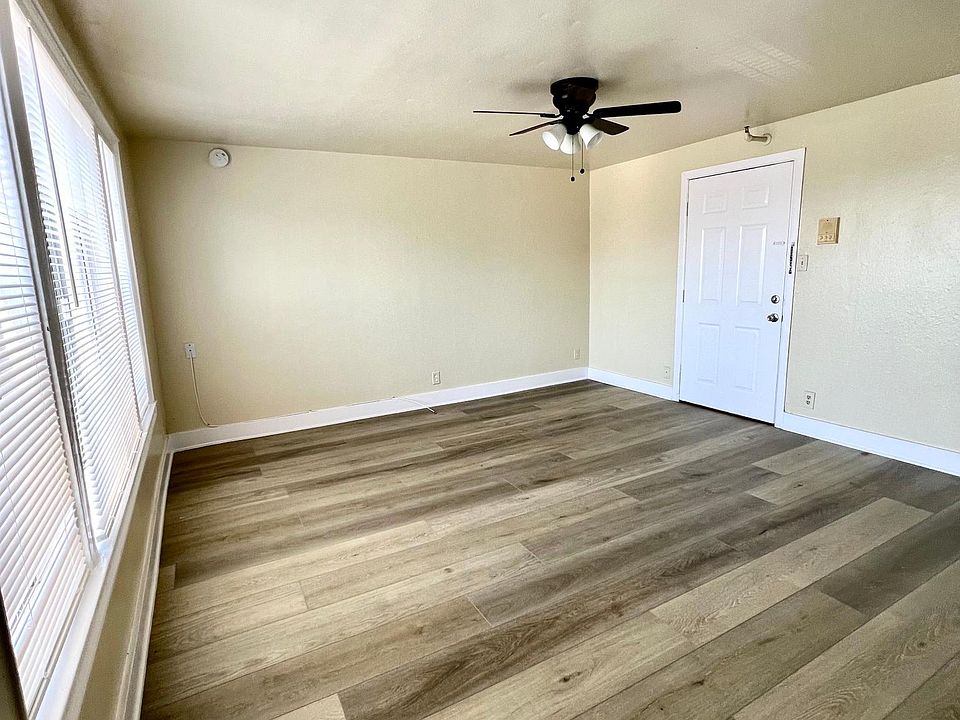 1st image of 901 E Broadway #402