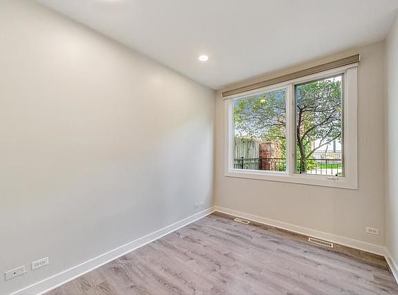 4th image of 2344 W Wolfram St Unit G