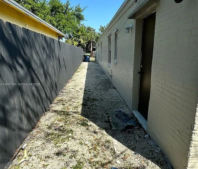 715 SW 6th St #1-2 — Photo 15