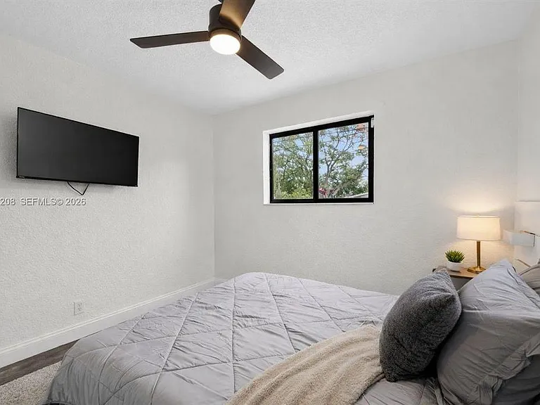 1810 NW 9th St #1 — Photo 10