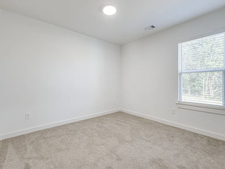 1035 Ray Dr — Photo 8