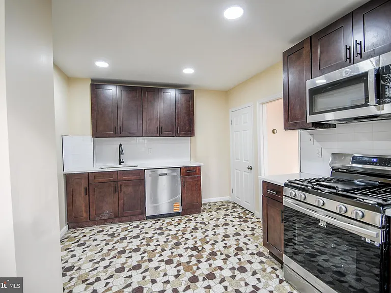 3817 Dennison Ave — Photo 8