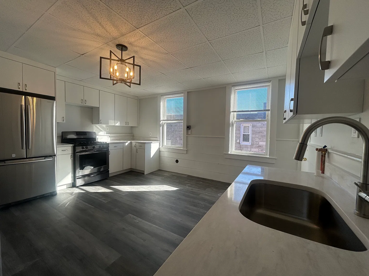 3 bed, 1050 sqft, $2,800 — Photo 2