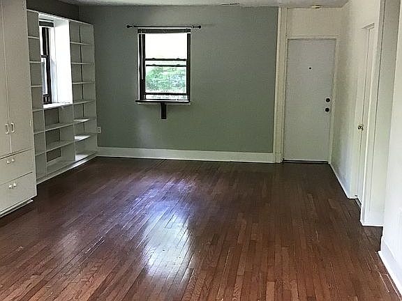 4th image of 101 Tower Ct