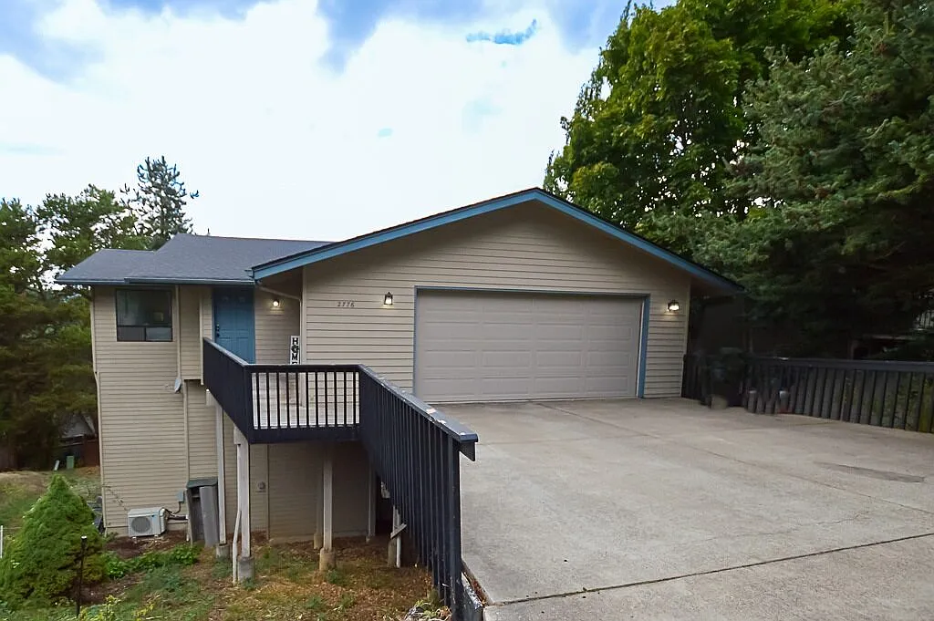 Bowmont Dr, Eugene — Photo 2