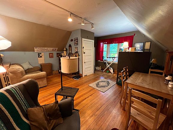 2nd image of 1828 W Cornelia Ave #2