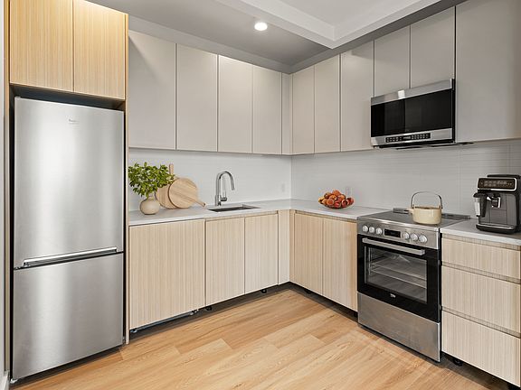 5th image of 170 W 225th St #513