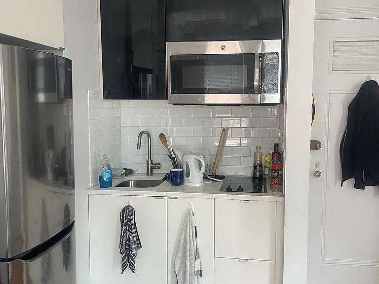 304 E 41st St #1307A — Photo 6