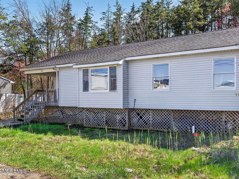 1st image of 127 E Lakeside Drive E