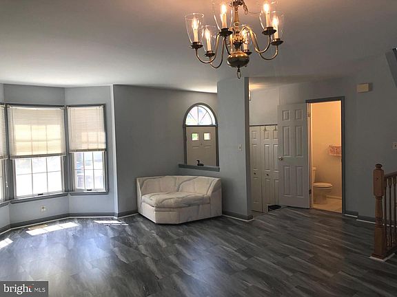 3rd image of 924 Buckland Pl