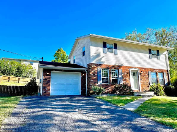 1904 Constitution Dr, Fairmont, WV 26554