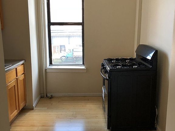 3rd image of 1306 Atlantic Ave APT 1B