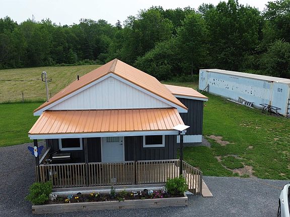 4th image of 24 Limerock Rd