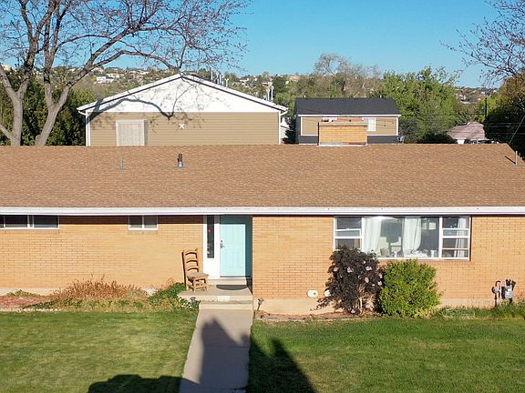 2nd image of 390 Dewey Ave