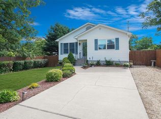 5 Shady Ln, Coram, NY 11727