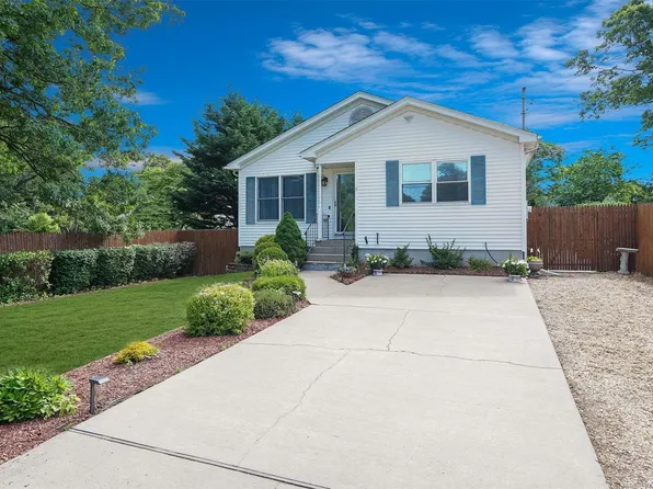 5 Shady Lane, Coram, NY 11727