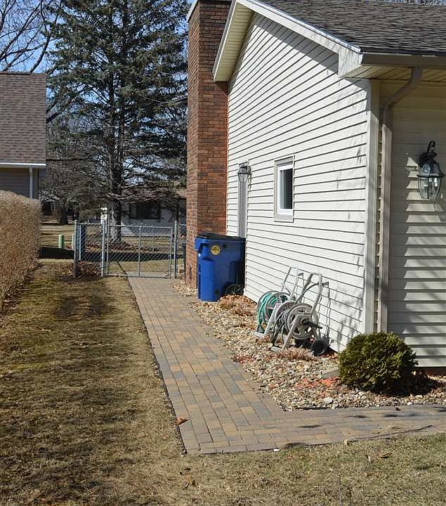 2nd image of 874 Lynkaylee Dr