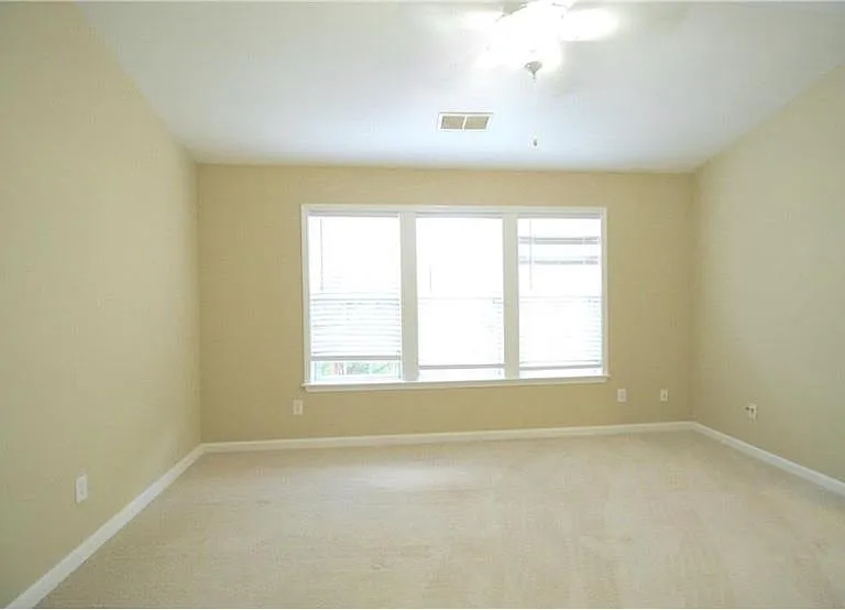 3915 Howell Park Rd — Photo 18
