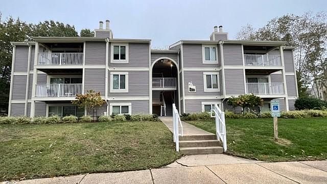 1st image of 1012 Autumn Woods Ln APT 104