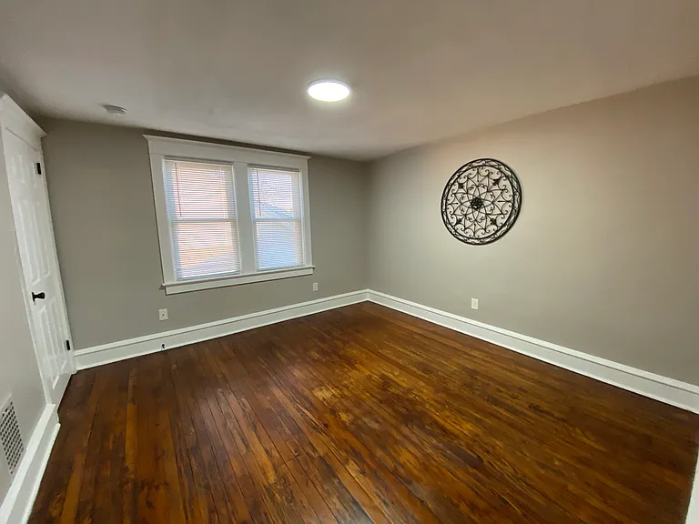 50 Lupton Ave — Photo 11