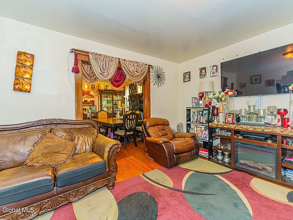 4th image of 792 Washington Ave #2