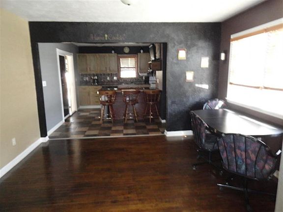 3rd image of 107 E North St