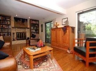 1360 Blackheath Ln, Riverwoods, IL 60015