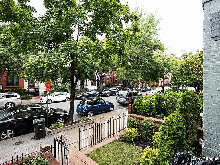 221 E St NE — Photo 33