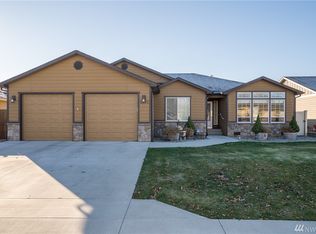 1382 Boulder Loop, East Wenatchee, WA 98802