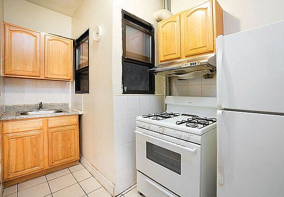 5th image of 602 W 141st St #E5