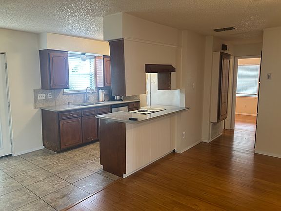 3rd image of 5001 Donnelly Ave
