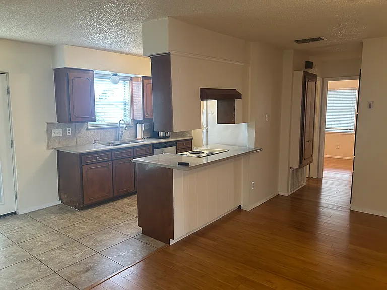 5001 Donnelly Ave — Photo 3
