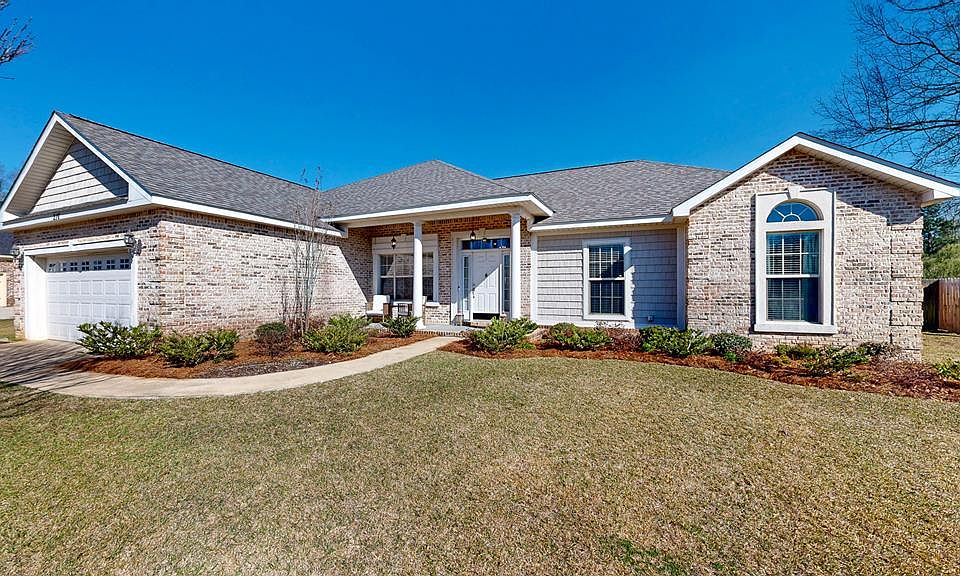 1st image of 216 Glen Oaks Dr