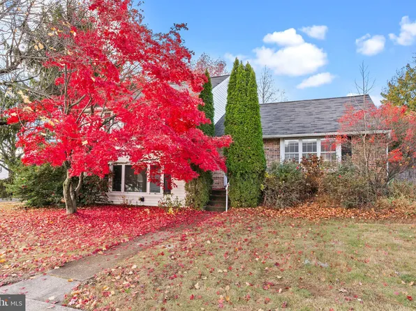2 Leslie Pl, Newtown, PA 18940