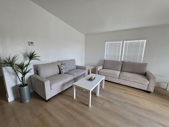 2nd image of 8391 San Fernando Rd