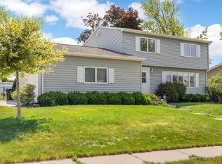 151 Meadowlark Ln NW, Cedar Rapids, IA 52405