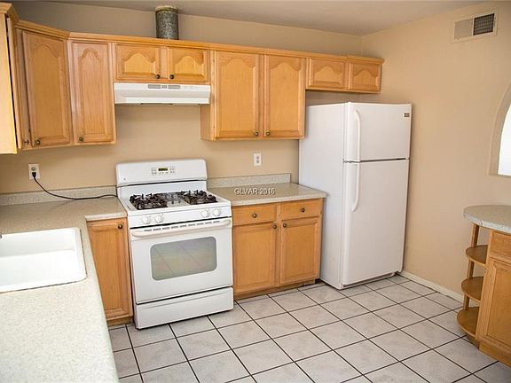 5th image of 2924 Theresa Ave