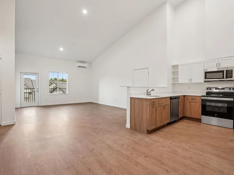 The Hamlet at Curtin Creek — Photo 106
