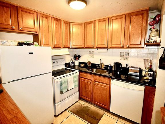 2nd image of 253 Newport P #253