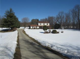 12960 Rattalee Lake Rd, Davisburg, MI 48350